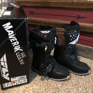 Maverik boots youth 11